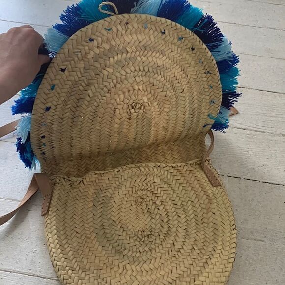 French Baskets Boho Fringe Pom Pom Mail Straw Bag - Picture 8 of 9